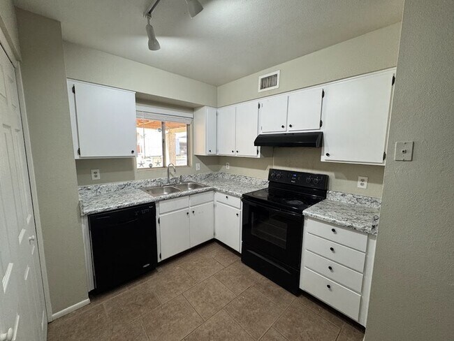 Building Photo - 5723 N 68th Dr