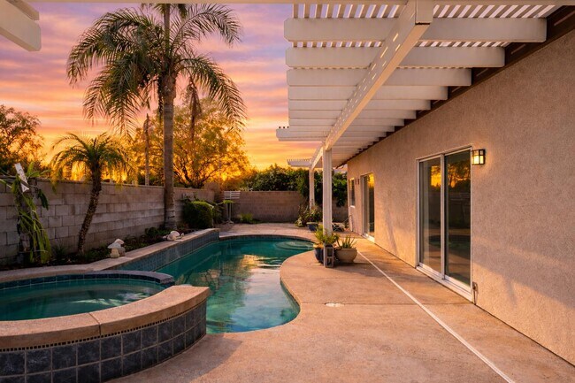 Building Photo - 78715 Naples Dr