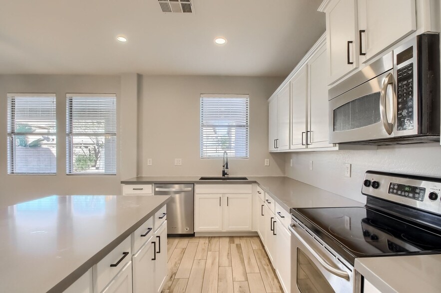 Building Photo - 11720 W Foothill Ct