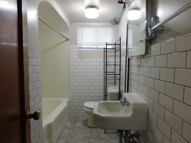 Building Photo - 1346 Texas Ave