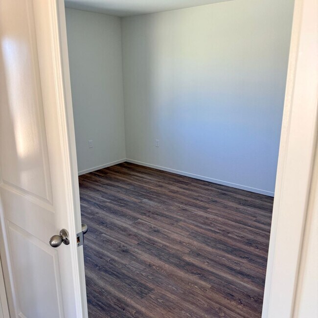 Building Photo - BRAND NEW 4 BEDROOM ADELANTO HOME
