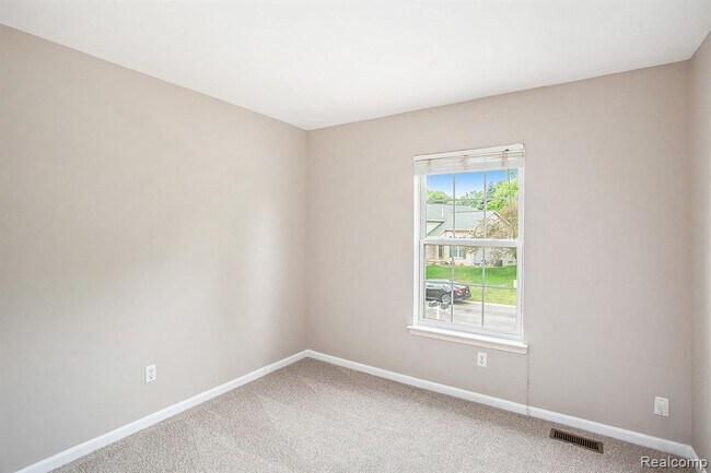 Building Photo - 3069 Talon Cir