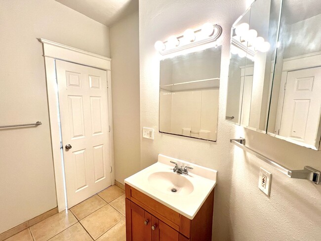 Building Photo - Reed Neighborhood Beautifully Renovated 3-...