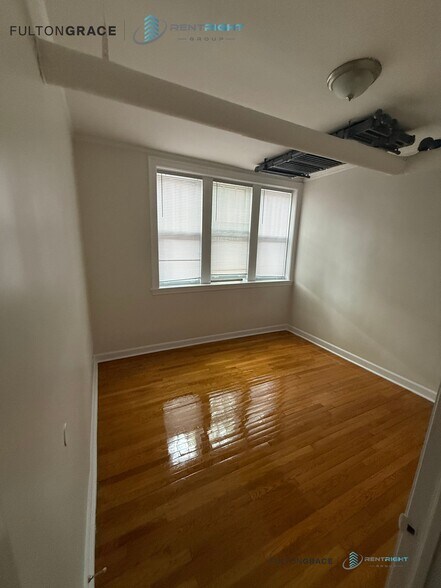 Building Photo - 3154 W Belle Plaine Ave