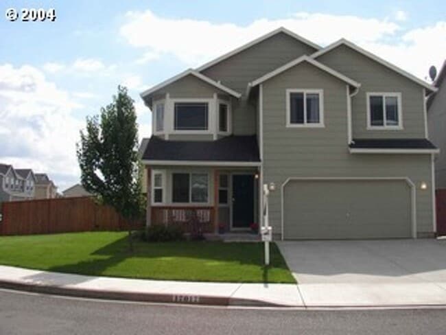 Primary Photo - Great 3BD 2.5BA Fisher's Landing! Large Fe...