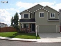 Building Photo - Great 3BD 2.5BA Fisher's Landing! Large Fe...