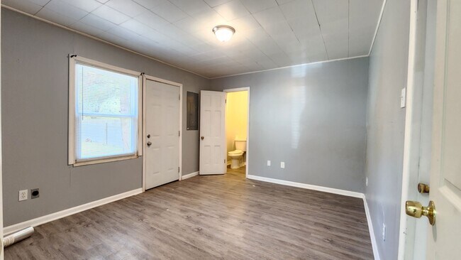 Building Photo - 3/1.5/2 DETACHED GARAGE - GREAT HOME IN TECH TERRACE