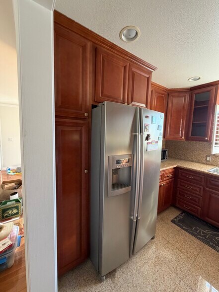 Kitchen - 1513 N Altadena Dr