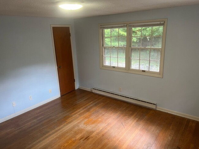 Primary Photo - Spacious 2 Bedroom Minutes From UNC Campus