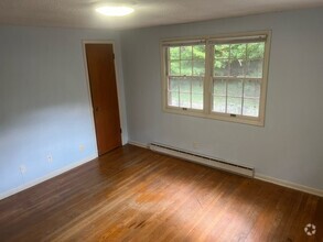 Building Photo - Spacious 2 Bedroom Minutes From UNC Campus