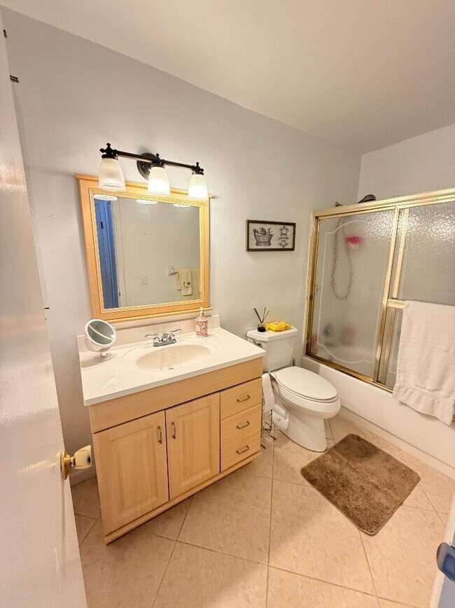 Building Photo - 638 Snug Harbor Dr