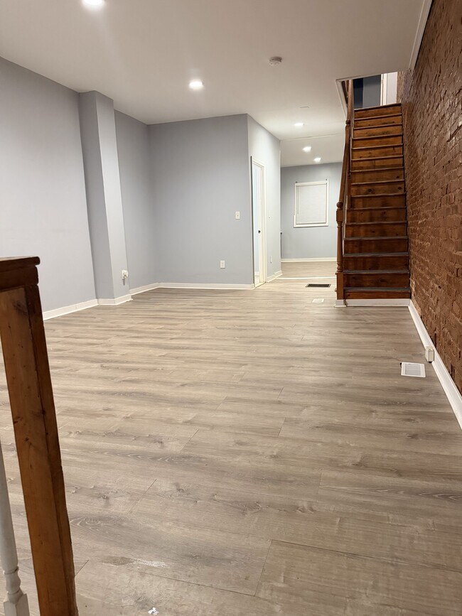 Building Photo - 1617 Darley Ave