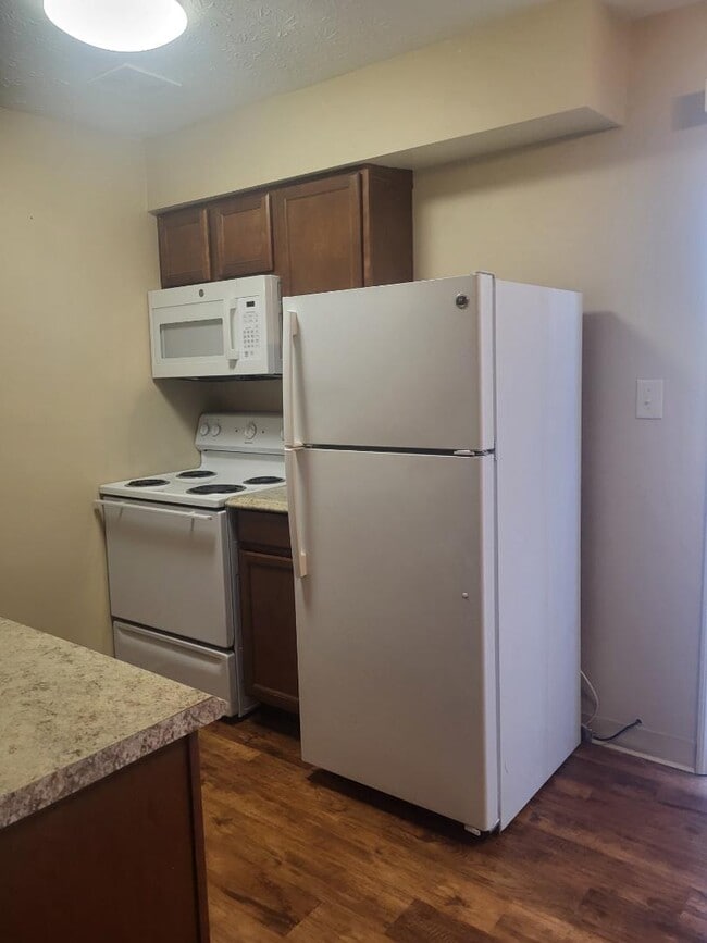 Building Photo - 20-32 Church St