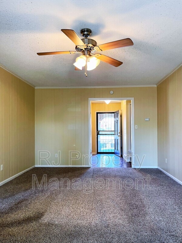 Building Photo - 3235 Foxgate Dr