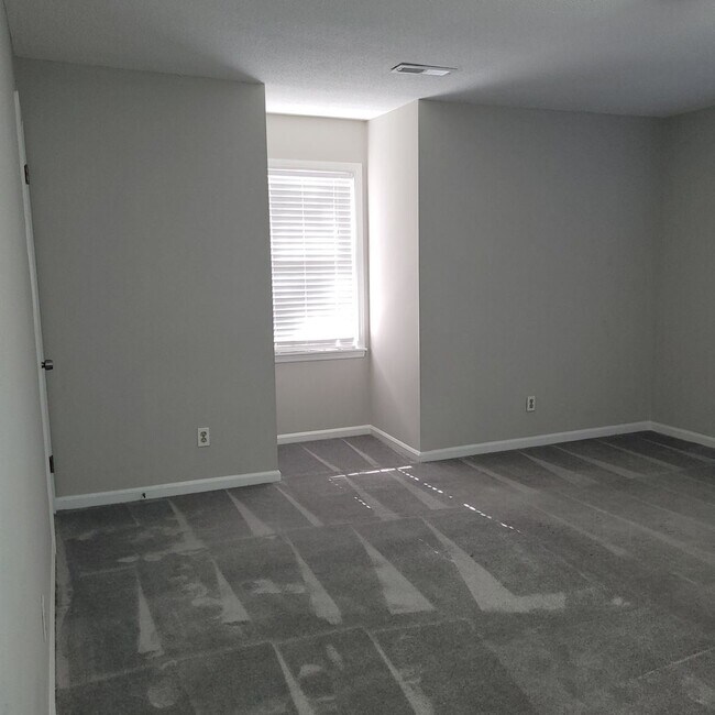Building Photo - 3 br, 2.5 bath House - 14 Sorento Blvd.