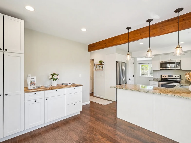 Building Photo - 8064 Meadowdale Sq