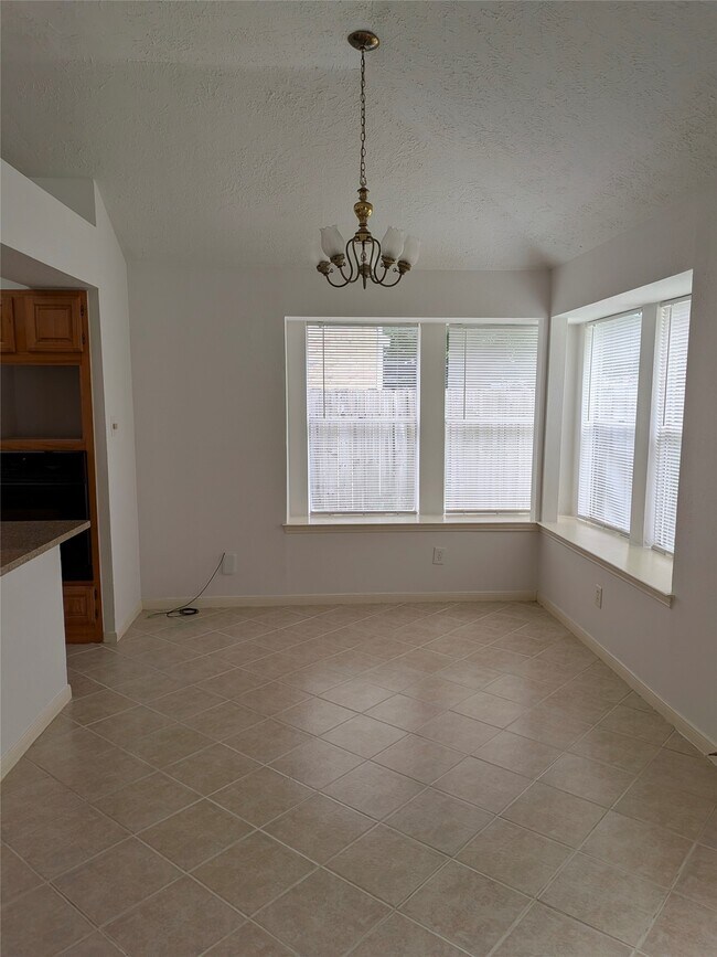 Building Photo - 3214 Kempwood Dr