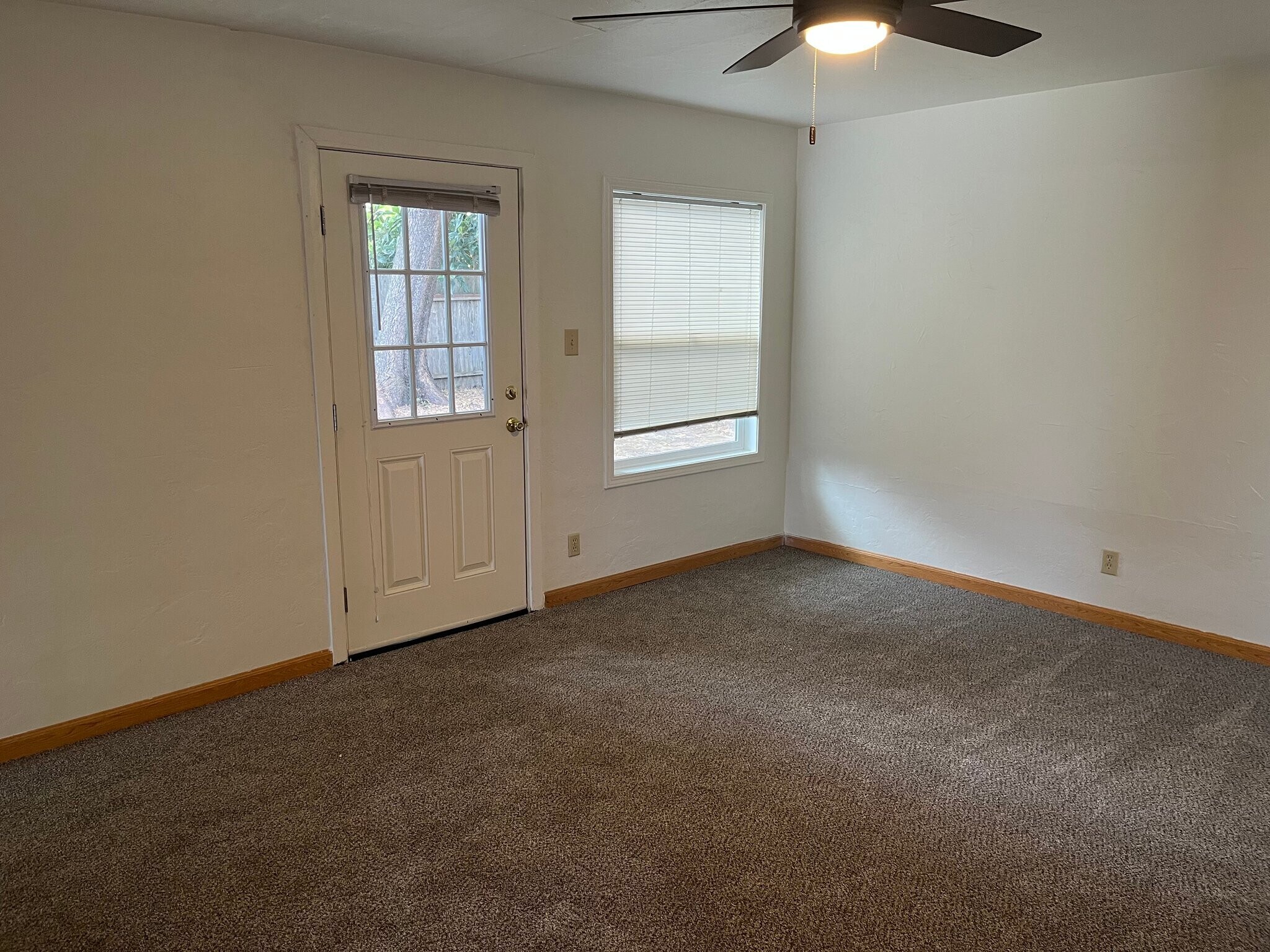 Building Photo - 2604 Village Side Dr