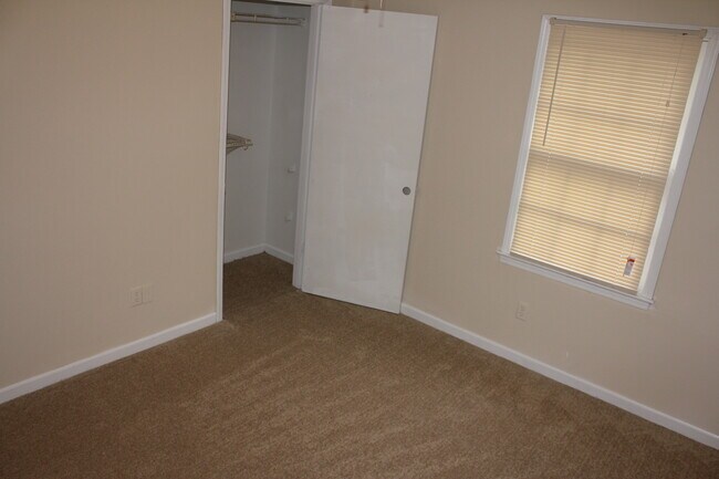 Building Photo - 1410 Ashbrook Dr NW