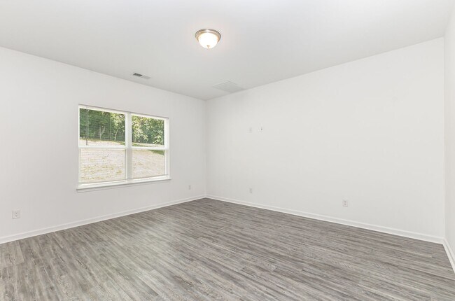 Building Photo - Charming 3-Bedroom Home in Columbia – Avai...