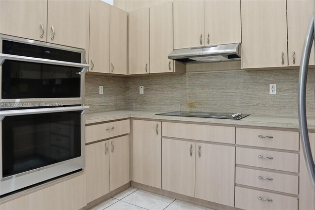 Building Photo - 19851 SW 79th Ave