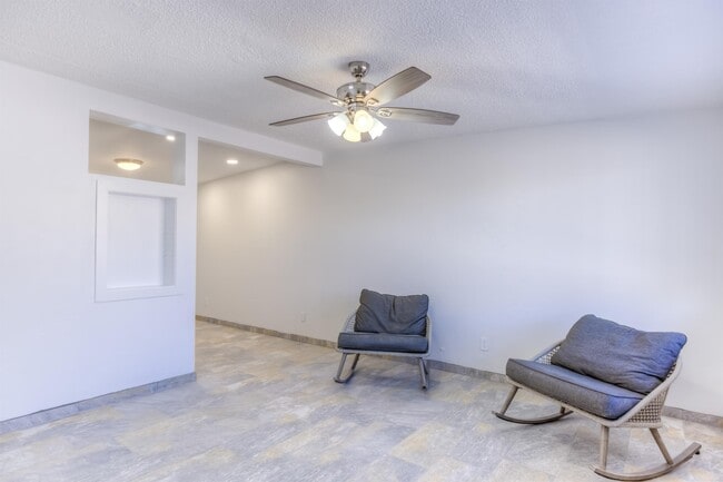 Building Photo - 417 E Jacinto St