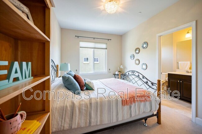 Building Photo - 265 Esfahan Ct