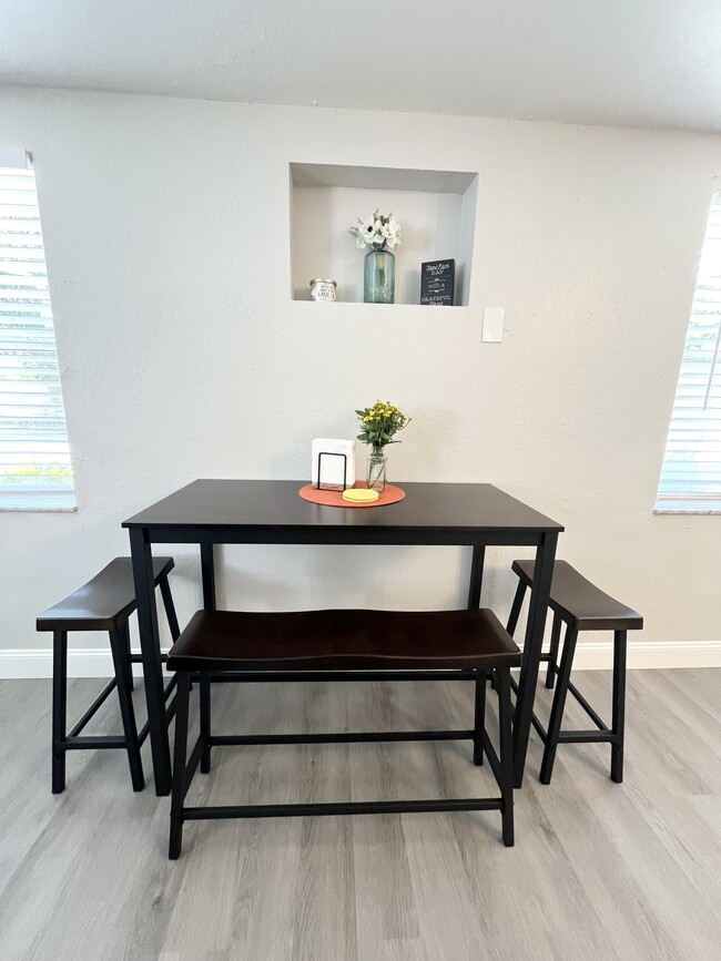 Building Photo - 607 Lyndhurst St