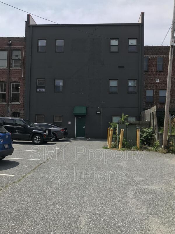 Building Photo - 220 W Market St