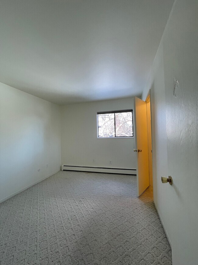 Building Photo - 705 E Drake Rd