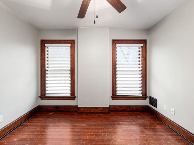 Building Photo - Central German Village Location!