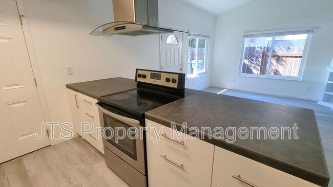 Building Photo - 10402 S White Rock Rd