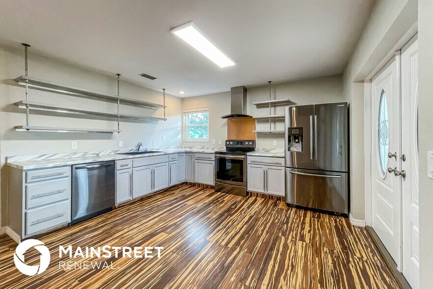 Building Photo - 2712 Lucaya Ave