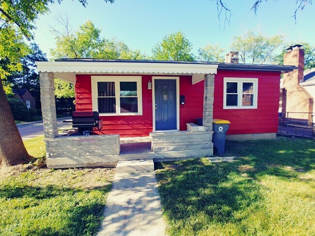 Primary Photo - 526 E University St
