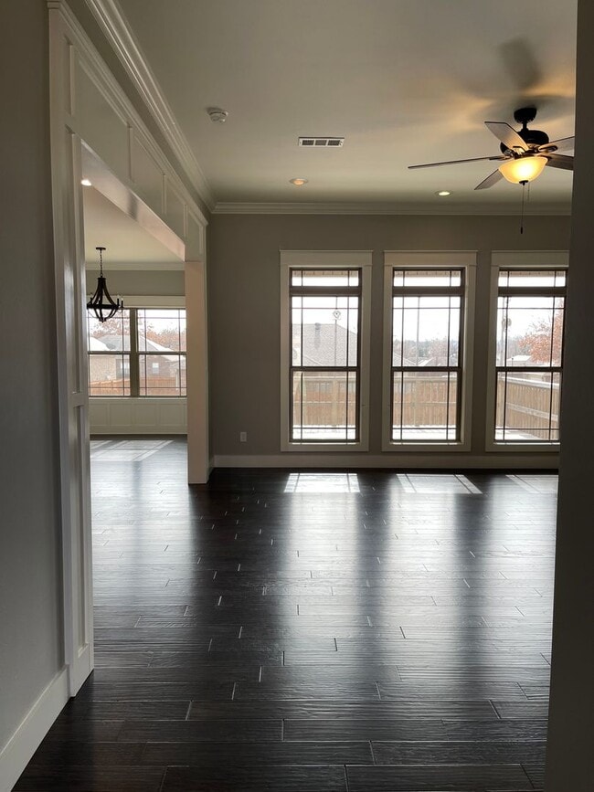 Building Photo - 202 Crestwood Ln