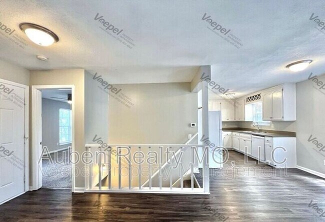 Building Photo - 10113 E 67th St