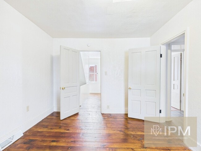 Building Photo - Move-In Special -- 1/2 Off First Months Rent!