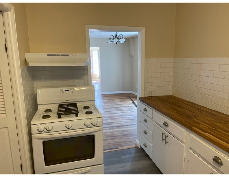 Kitchen - 521 E 3rd St