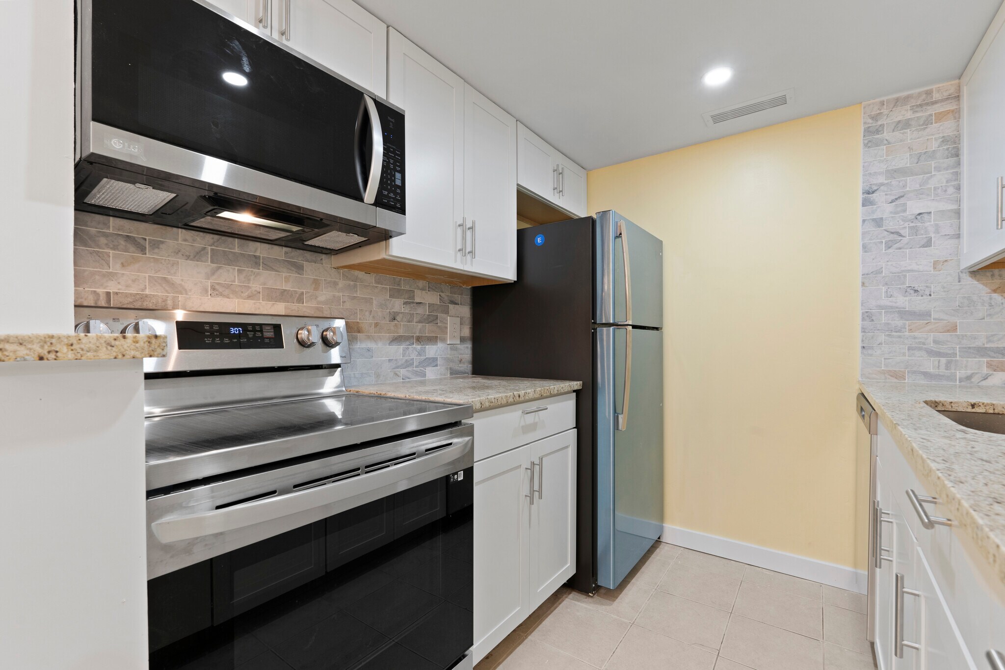 Building Photo - 400 William Hilton Pky