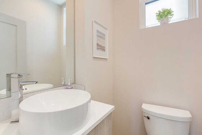 Building Photo - 2114 3rd Ave N