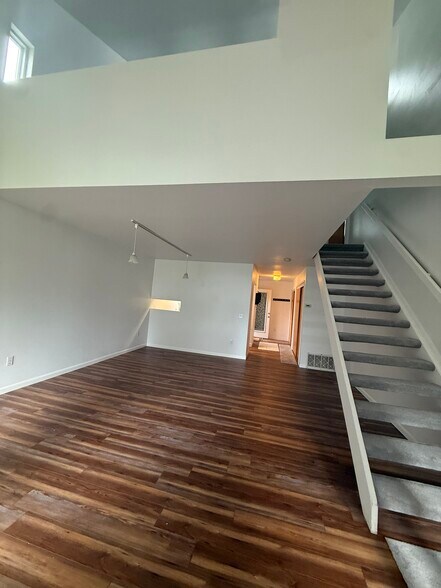 Building Photo - 1051 Danby Rd