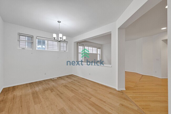 Building Photo - 4 Bed 2.5 Bath Single-family House Availab...