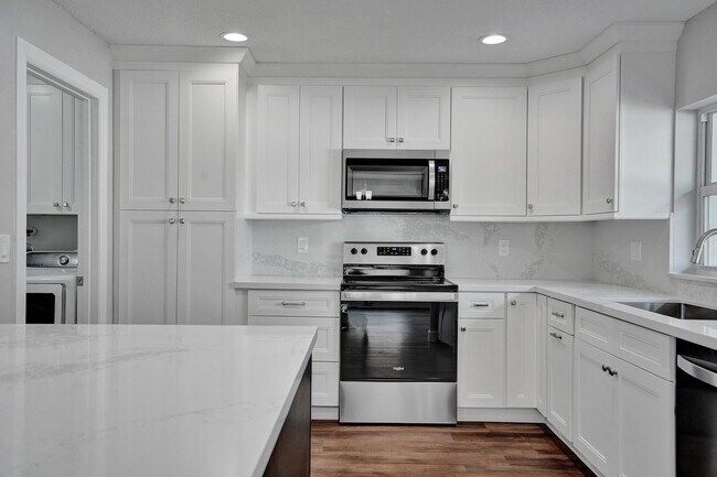 Building Photo - 9821 NW 5th Pl