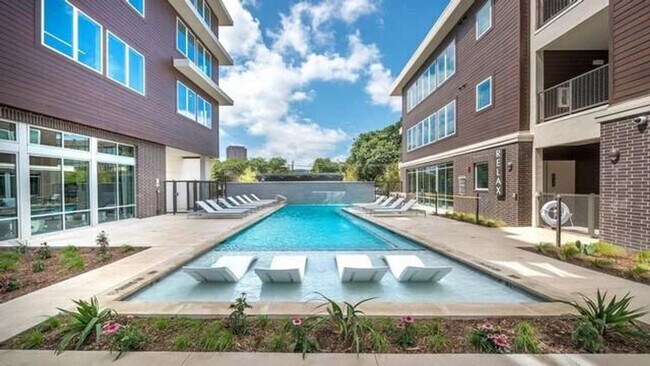 Building Photo - 4105 McKinney Ave