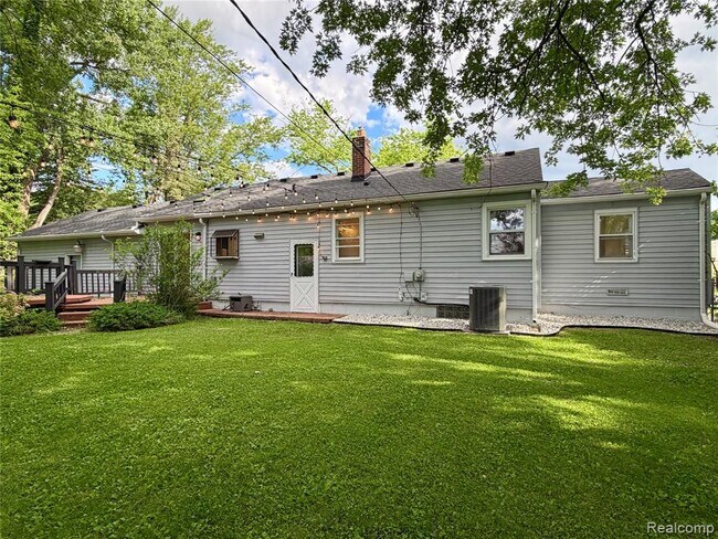 Building Photo - 306 Michelson Rd