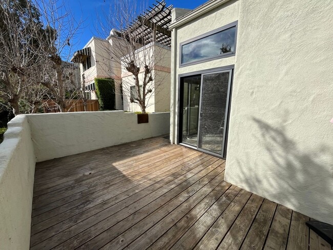 Building Photo - Modern, Updated 3-Bedroom Home in Stoneridge with Air Conditioning