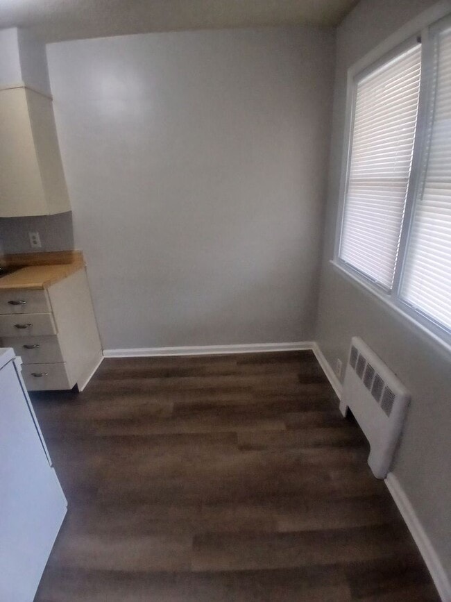 Building Photo - Cozy 1 bedroom, Close to Campus