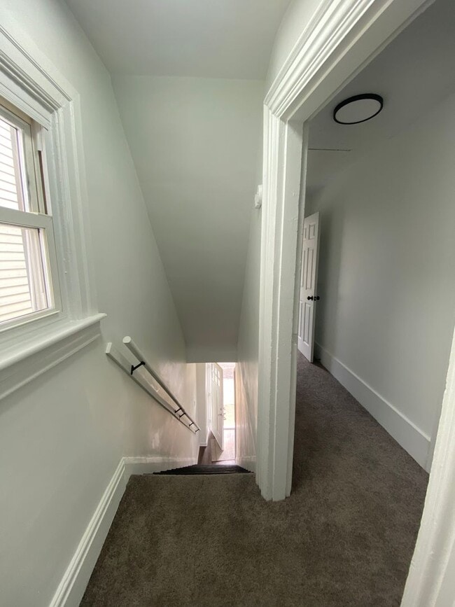 Building Photo - Available MAY 2026 - Beautiful renovated 3 Bedroom, 2 Bath Home in Heart of Allentown!