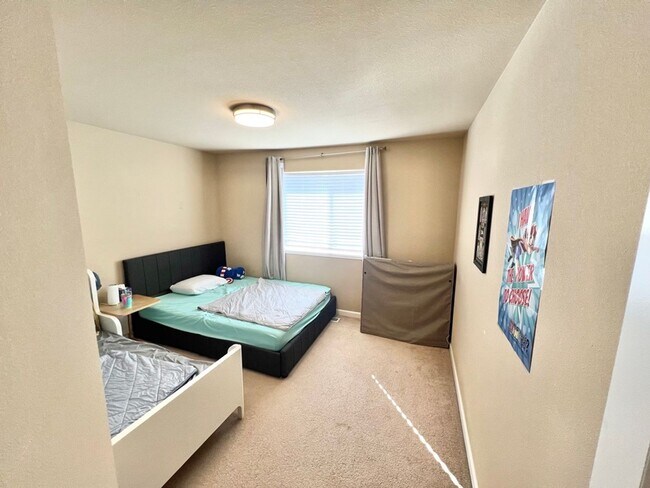 Building Photo - Spacious 5bed/2.5bath W/Bonus Room