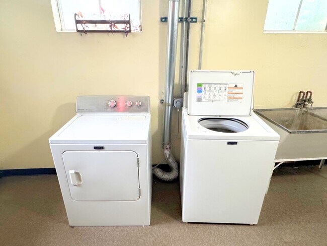 Building Photo - 1606HE